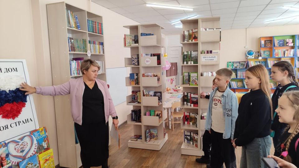 В модельной библиотеке МБУ "АГЦБС" для воспитанников Антрацитовской станции юных туристов состоялся патриотический час «Мы — вместе, в этом наша сила» посвященный 4 ноября - Дню народного единства В модельной библиотеке МБУ "АГЦБС" для воспитанников Антрацитовской станции юных туристов состоялся патриотический час «Мы — вместе, в этом наша сила» посвященный 4 ноября - Дню народного единства