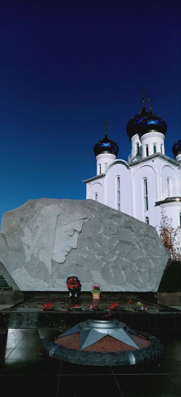 В рамках программы «Луганский характер» 29 октября учащиеся "школы им. Грекова П.М." посетили музей «Молодая гвардия» и памятные места г. Краснодона В рамках программы «Луганский характер» 29 октября учащиеся "школы им. Грекова П.М." посетили музей «Молодая гвардия» и памятные места г. Краснодона