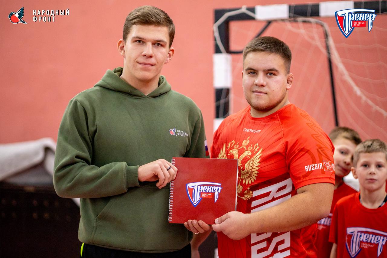 Тренерам посвящается!. Команда молодёжки НФ поздравила тренера Олега Плехова с профессиональным праздником Тренерам посвящается!. Команда молодёжки НФ поздравила тренера Олега Плехова с профессиональным праздником