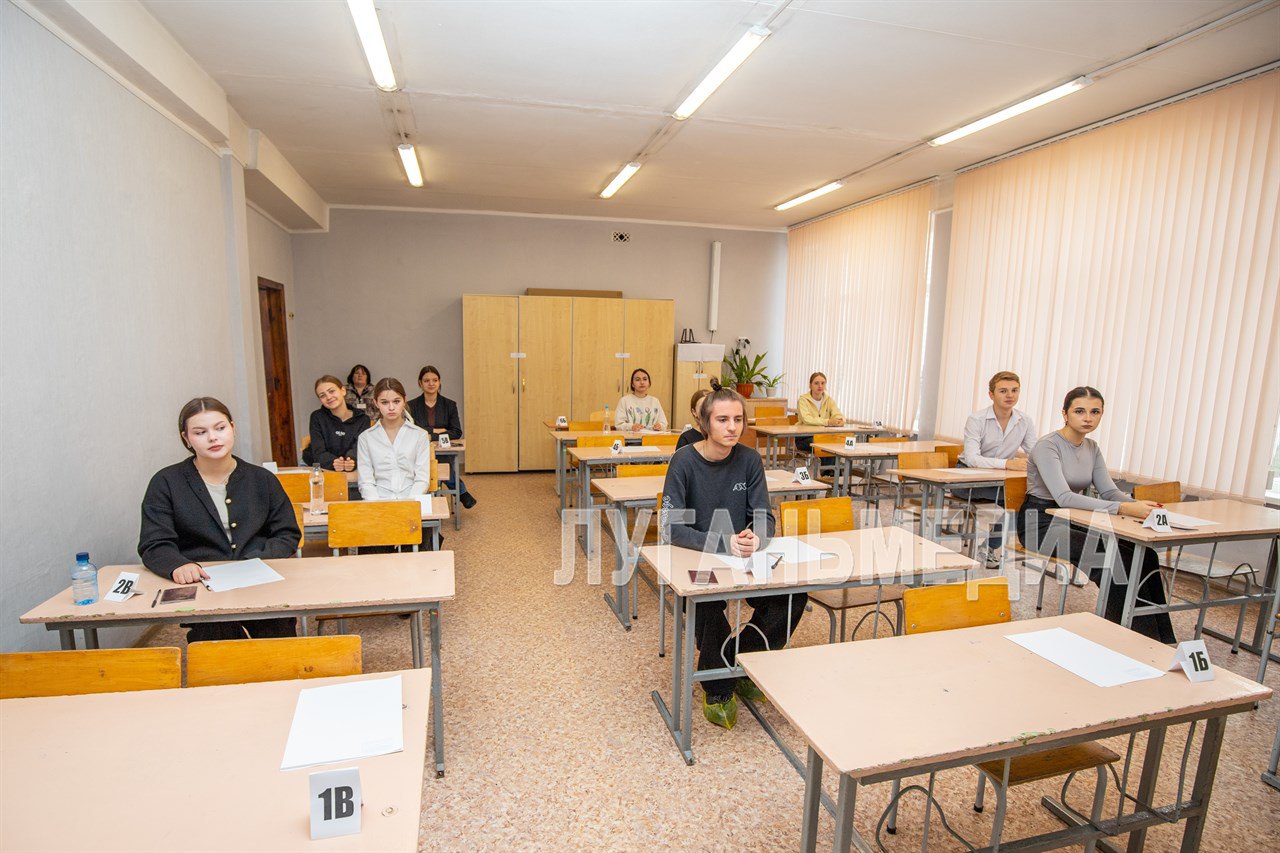 В школах Луганска проходит пробный единый государственный экзамен В школах Луганска проходит пробный единый государственный экзамен
