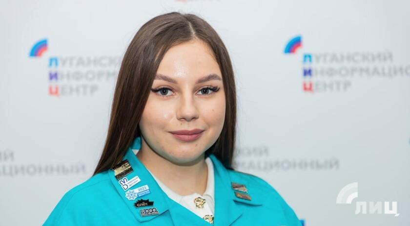 Заработок и путешествия: как проходят будни студентов-проводников из ЛНР Заработок и путешествия: как проходят будни студентов-проводников из ЛНР