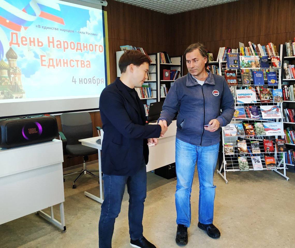 В честь Дня Народного Единства активисты и сторонники «ЕДИНОЙ РОССИИ» приняли участие в творческом событии В честь Дня Народного Единства активисты и сторонники «ЕДИНОЙ РОССИИ» приняли участие в творческом событии