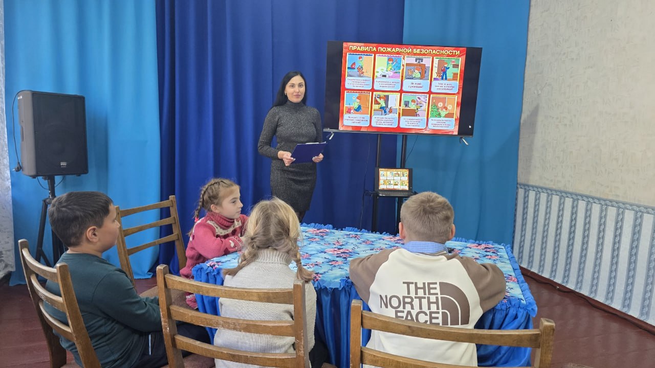 О пожарной безопасности рассказали детям во Врубовском доме культуры О пожарной безопасности рассказали детям во Врубовском доме культуры