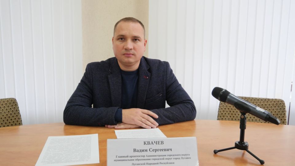 В Луганске продолжаются работы по благоустройству городской территории В Луганске продолжаются работы по благоустройству городской территории