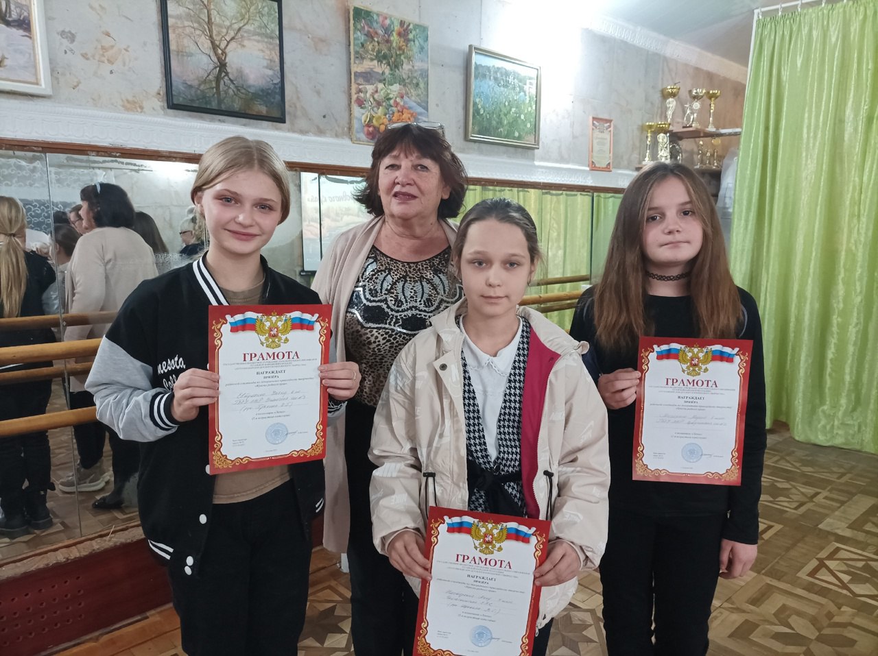 В Лутугинском муниципальном округ прошла олимпиада «Краски родного края» В Лутугинском муниципальном округ прошла олимпиада «Краски родного края»