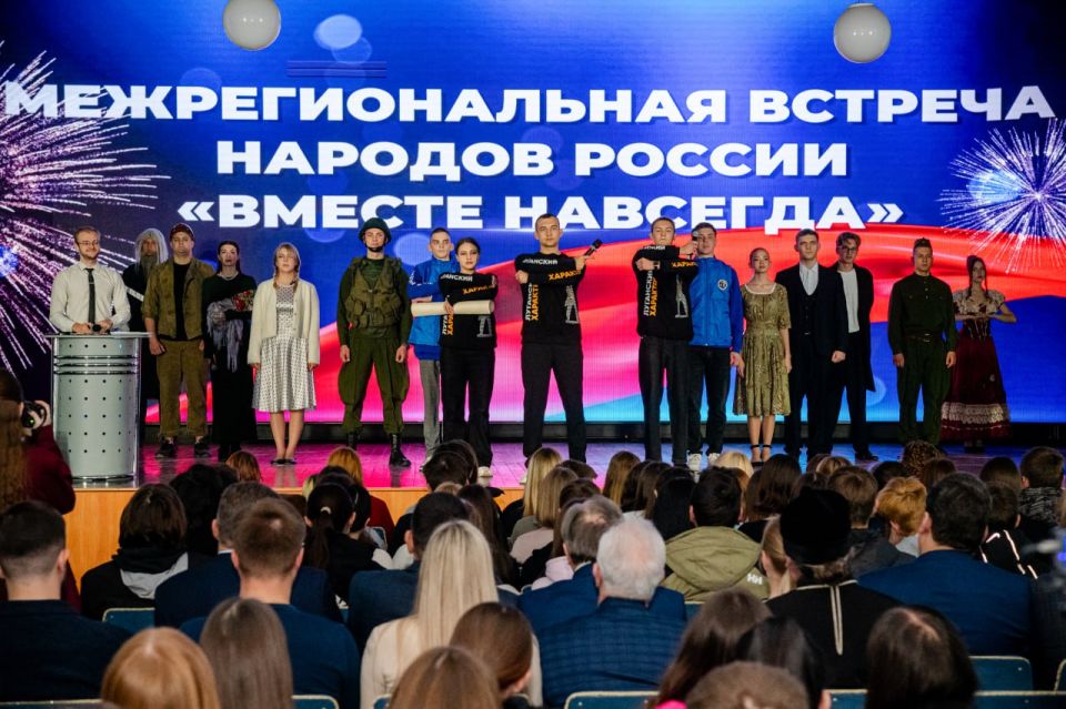 «История показывает, что нас невозможно победить, когда мы едины, когда у нас одна цель, общий смысл жизни», — Анна Рослякова «История показывает, что нас невозможно победить, когда мы едины, когда у нас одна цель, общий смысл жизни», — Анна Рослякова