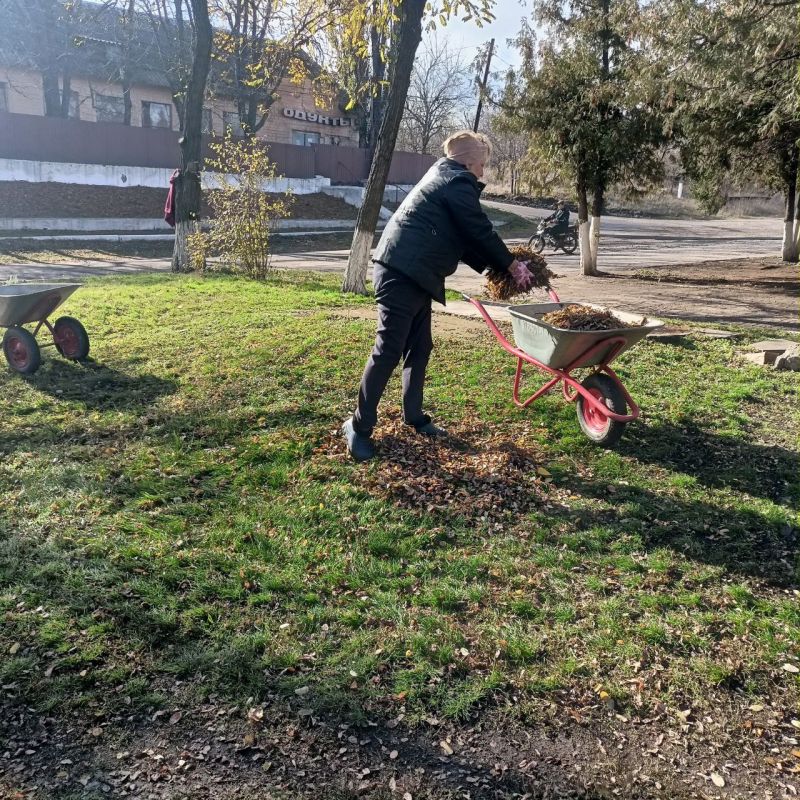 30 октября в пгт. Штеровка состоялся субботник, в котором приняли участие сотрудники ОЖО пгт 30 октября в пгт. Штеровка состоялся субботник, в котором приняли участие сотрудники ОЖО пгт