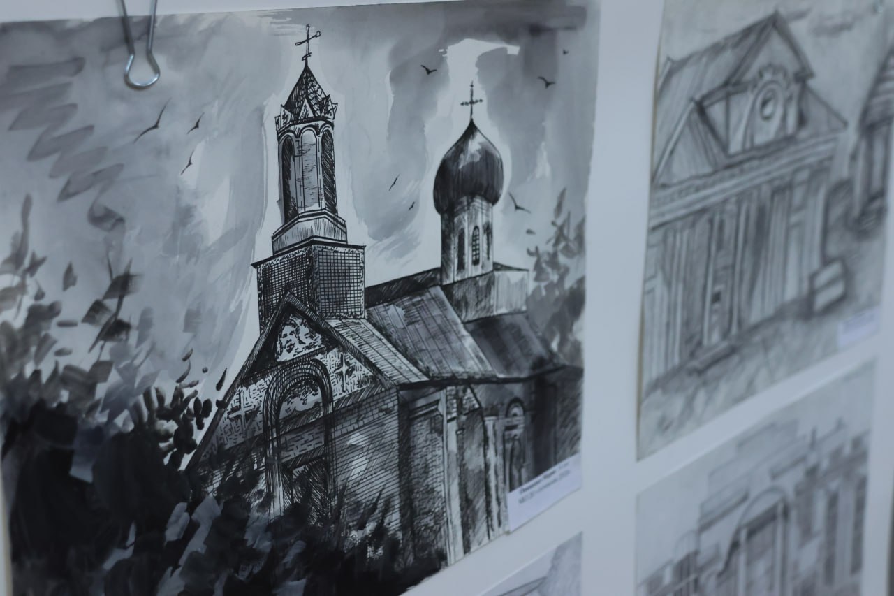 В Луганском краеведческом музее открылась выставка детского пленэра В Луганском краеведческом музее открылась выставка детского пленэра