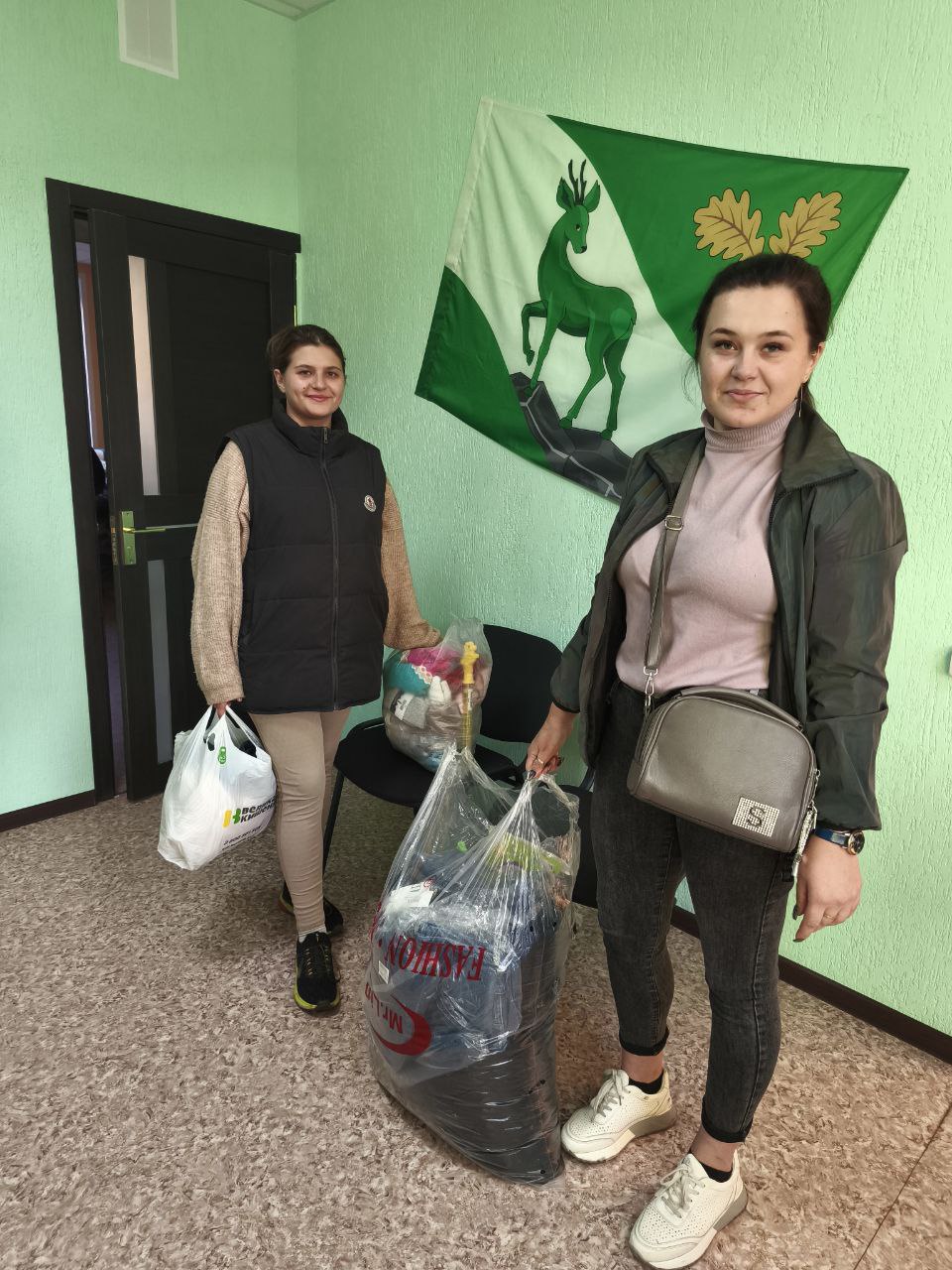 Вячеслав Третьяков: Накануне Дня народного единства помощь, привезённая из Москвы проректором Российского социального государственного университета (РГСУ, г. Москва) Дмитрием Самойленко, была доставлена самым маленьким... Вячеслав Третьяков: Накануне Дня народного единства помощь, привезённая из Москвы проректором Российского социального государственного университета (РГСУ, г. Москва) Дмитрием Самойленко, была доставлена самым маленьким...