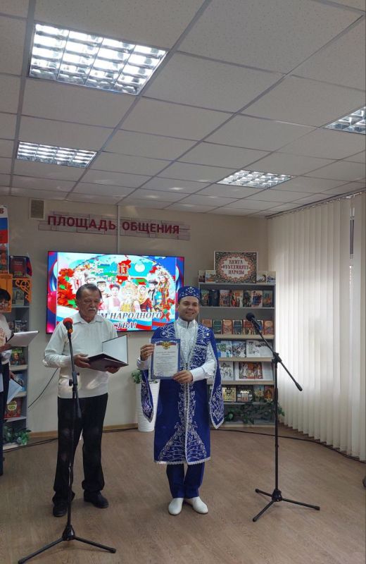 В рамках празднования Дня народного единства 30 октября в Алчевской модельной библиотеке #БИБЛИОПРОСПЕКТ прошел День национальных культур «Многообразие России – наша сила» В рамках празднования Дня народного единства 30 октября в Алчевской модельной библиотеке #БИБЛИОПРОСПЕКТ прошел День национальных культур «Многообразие России – наша сила»