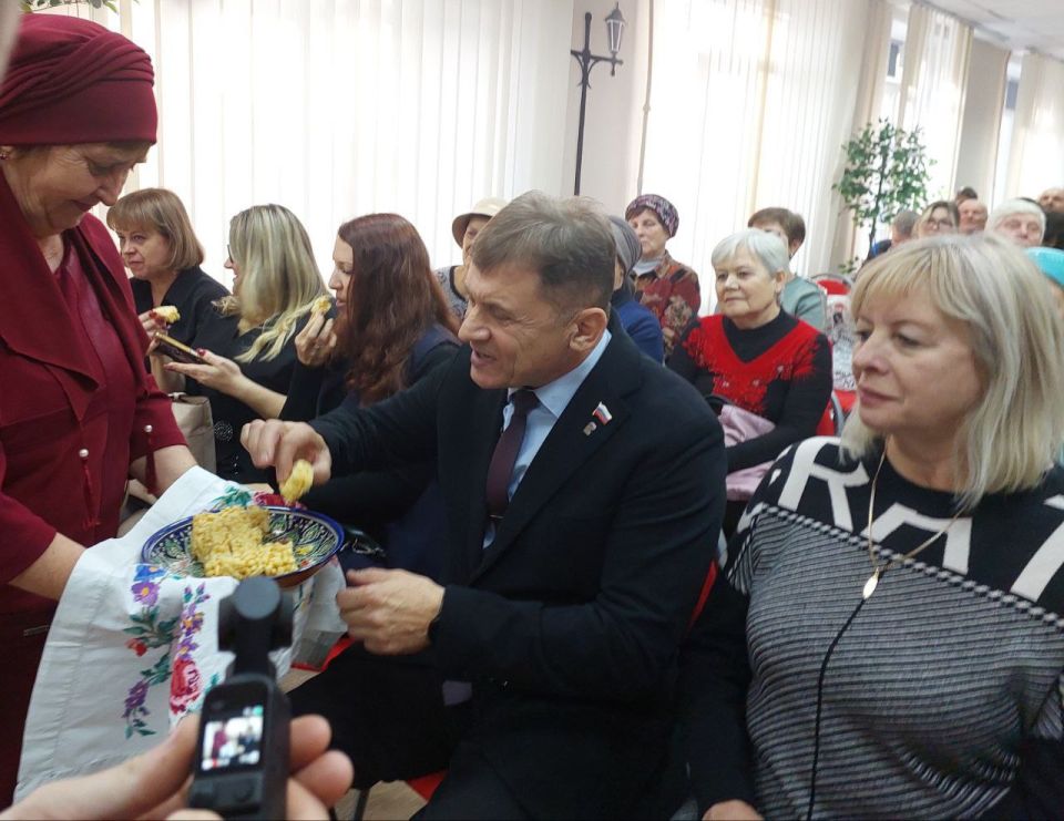 В рамках празднования Дня народного единства 30 октября в Алчевской модельной библиотеке #БИБЛИОПРОСПЕКТ прошел День национальных культур «Многообразие России – наша сила» В рамках празднования Дня народного единства 30 октября в Алчевской модельной библиотеке #БИБЛИОПРОСПЕКТ прошел День национальных культур «Многообразие России – наша сила»