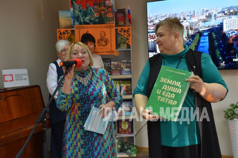 В преддверии Дня народного единства в Алчевской центральной библиотеке состоялся День национальных культур «Многообразие России – наша сила» В преддверии Дня народного единства в Алчевской центральной библиотеке состоялся День национальных культур «Многообразие России – наша сила»