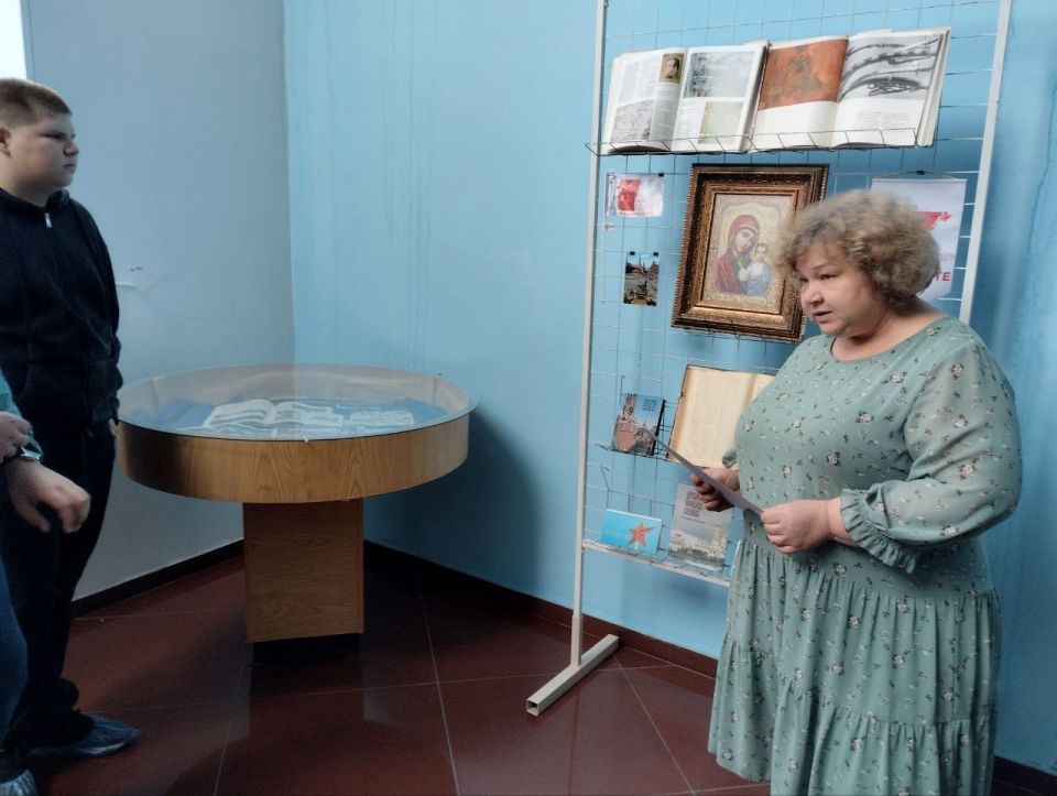 На базе Детского центра Антрацитовского исторического музея с целью формирования представлений об истории России, ее героическом прошлом для учащихся Есауловской основной школы и воспитанников Внешкольного центра детского... На базе Детского центра Антрацитовского исторического музея с целью формирования представлений об истории России, ее героическом прошлом для учащихся Есауловской основной школы и воспитанников Внешкольного центра детского...