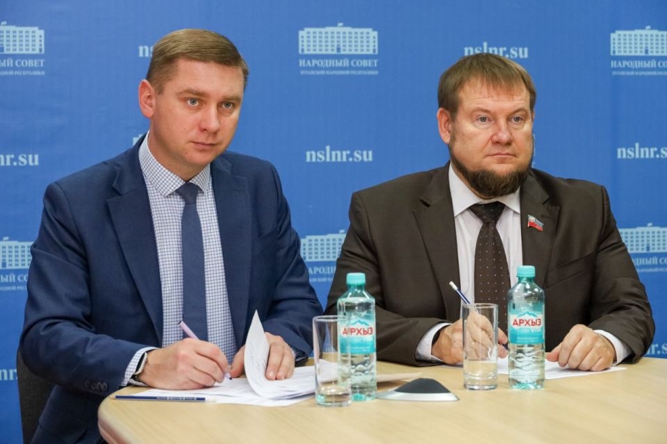 В рамках заседания Госдумы Денис Колесников и Алексей Белецкий рассмотрели вопросы государственной денежно-кредитной политики на 2026 год