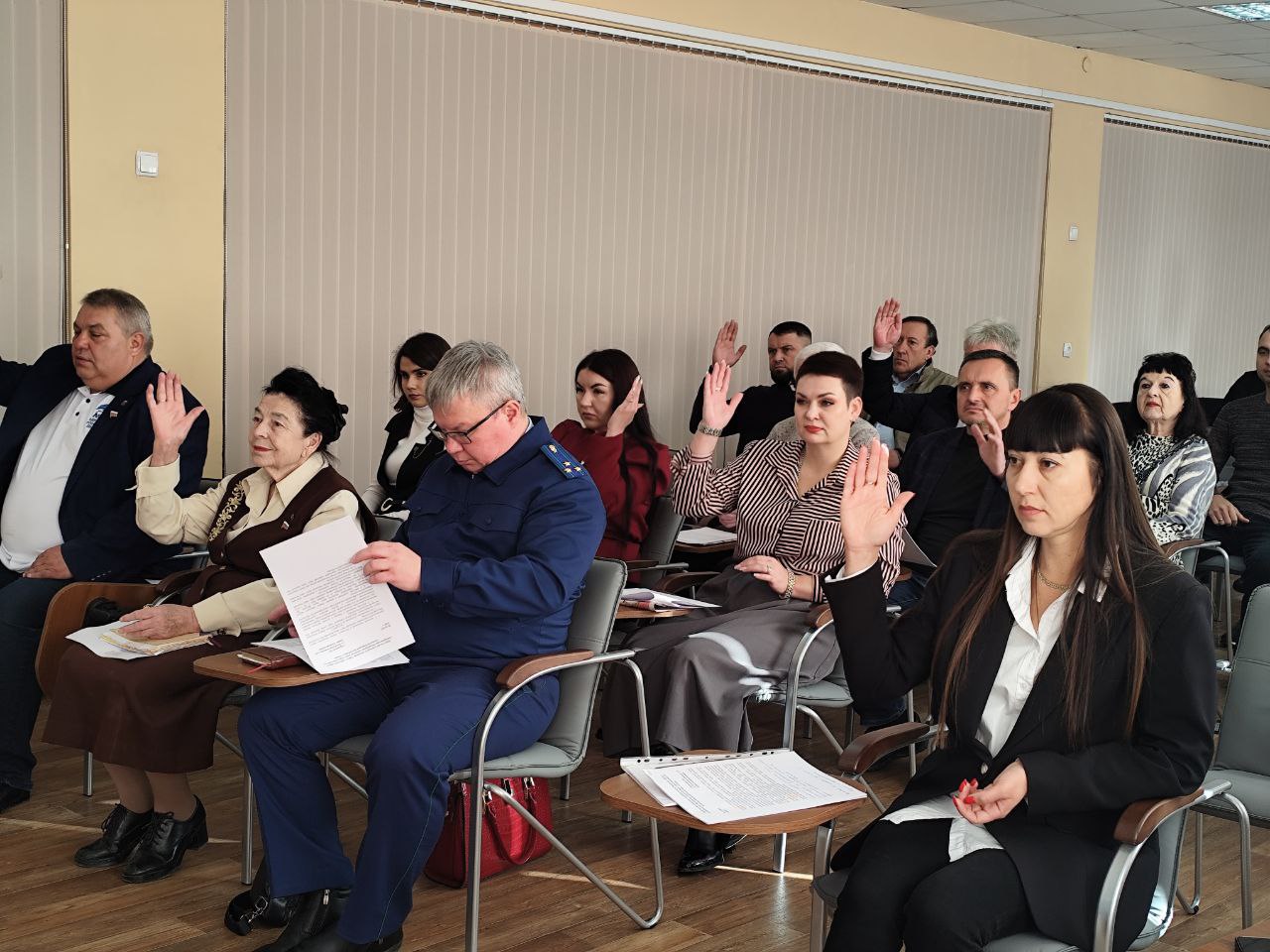 Сегодня, 30 октября 2025 года, прошло очередное заседание Совета городского округа муниципальное образование городской округ город Красный Луч Луганской Народной Республики Сегодня, 30 октября 2025 года, прошло очередное заседание Совета городского округа муниципальное образование городской округ город Красный Луч Луганской Народной Республики