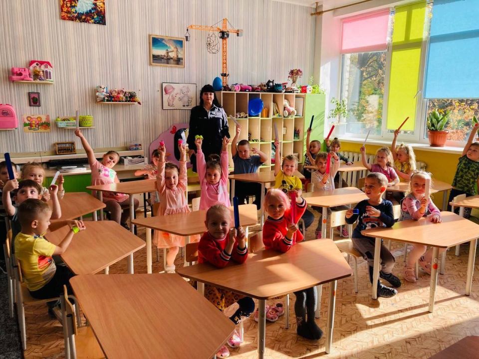 Сотрудники Госавтоинспекции провели профилактическую лекцию с самыми маленькими участниками дорожного движения Сотрудники Госавтоинспекции провели профилактическую лекцию с самыми маленькими участниками дорожного движения