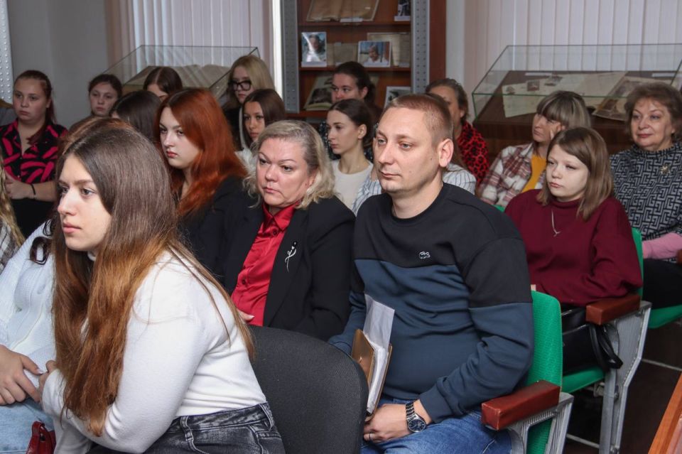В Луганске состоялась Межрегиональная научно-практическая конференция «Архив и историко-документальное наследие России» В Луганске состоялась Межрегиональная научно-практическая конференция «Архив и историко-документальное наследие России»