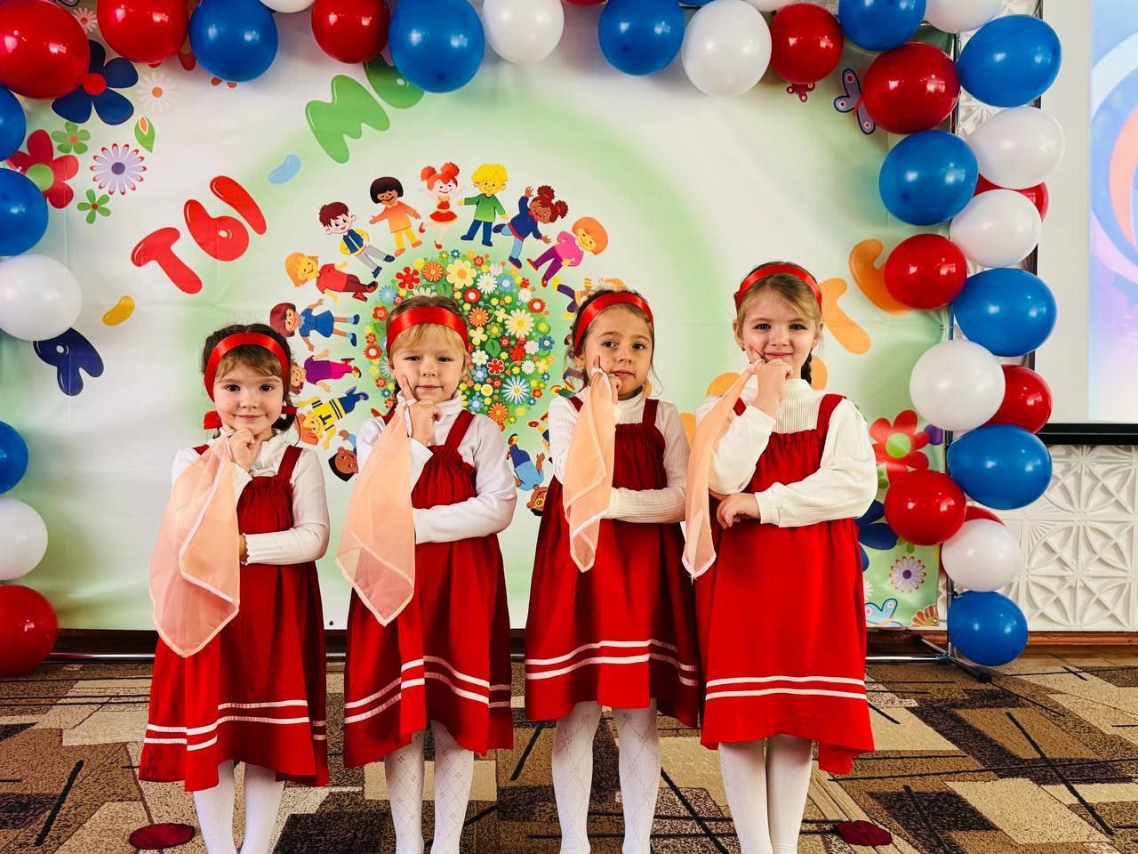 Единение – это все вместе, это значит, что все как один Единение – это все вместе, это значит, что все как один