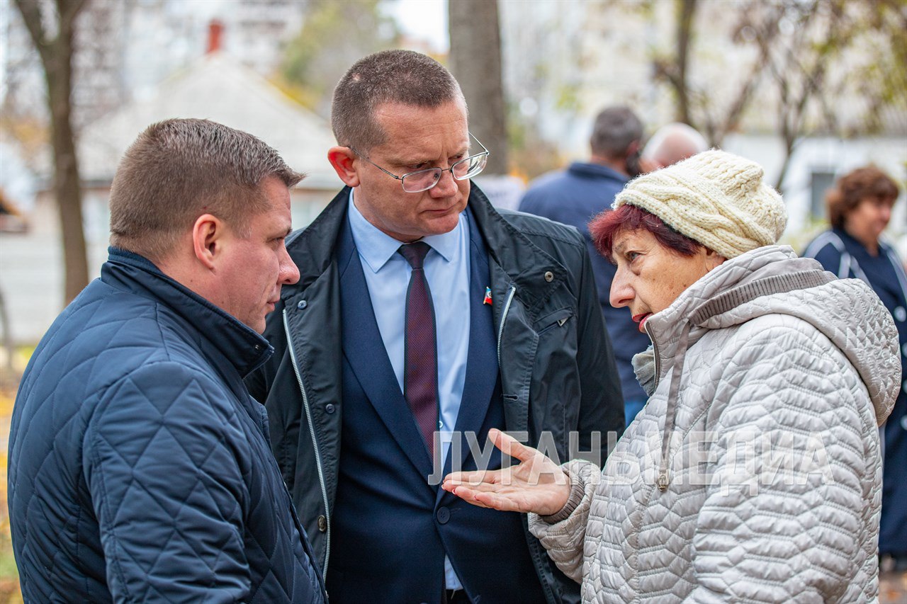 Депутаты обсудили с луганчанами решение проблем в сфере ЖКХ Депутаты обсудили с луганчанами решение проблем в сфере ЖКХ