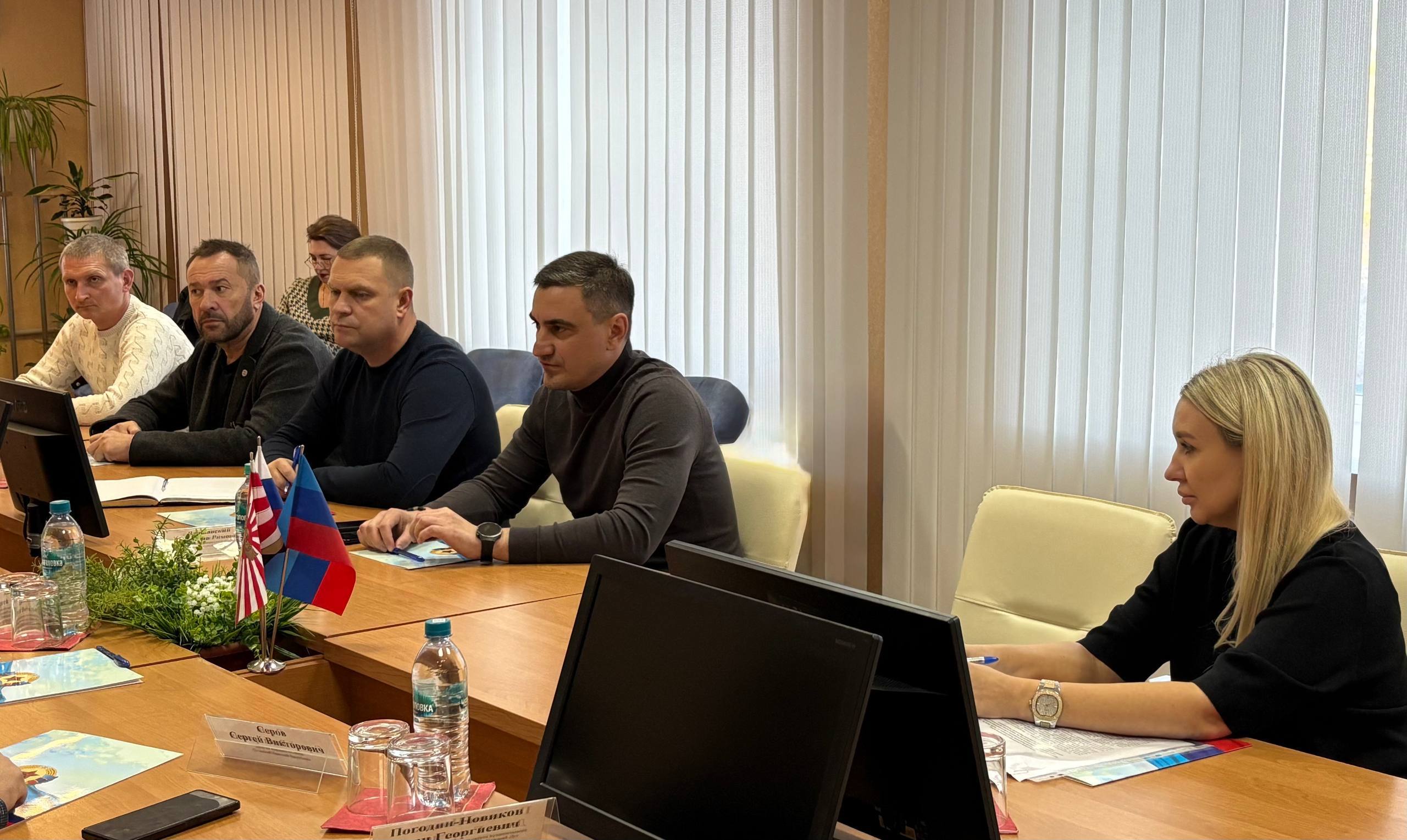 Сергей Соловьев: Наш округ с рабочим визитом посетил Министр промышленности и торговли ЛНР Владислав Варшавский с представителями Министерства и Фонда развития промышленности Республики Сергей Соловьев: Наш округ с рабочим визитом посетил Министр промышленности и торговли ЛНР Владислав Варшавский с представителями Министерства и Фонда развития промышленности Республики