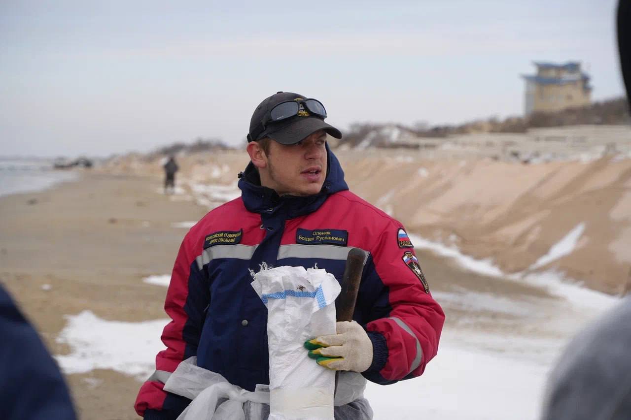 С Днём Чёрного моря. В преддверии этого дня каждый, кто приложил свою руку к ликвидации разлива нефтепродуктов в Чёрном море, чувствует свою причастность к чему-то большему