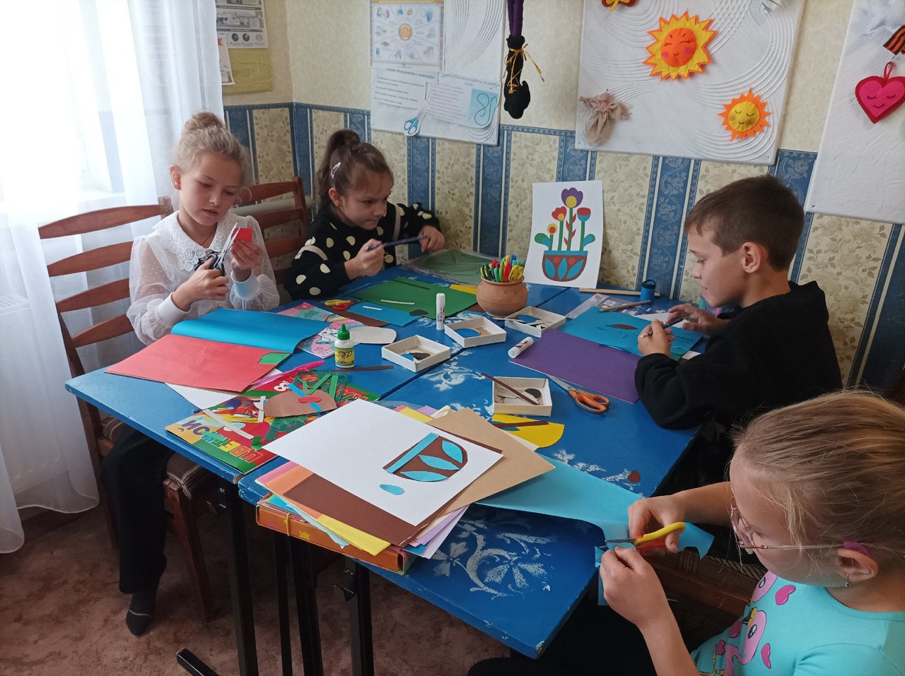 В Лутугинском муниципальном округ прошла олимпиада «Краски родного края» В Лутугинском муниципальном округ прошла олимпиада «Краски родного края»