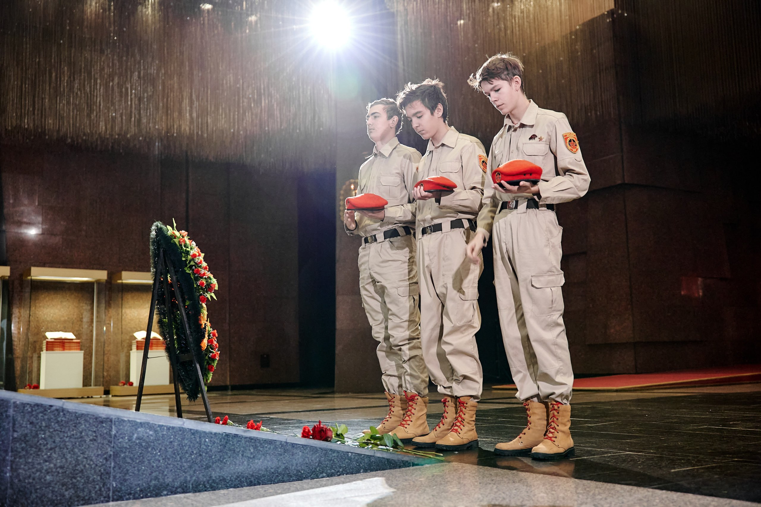 Молодёжь Донбасса и Новороссии почтила память героев в Музее Победы в Москве Молодёжь Донбасса и Новороссии почтила память героев в Музее Победы в Москве