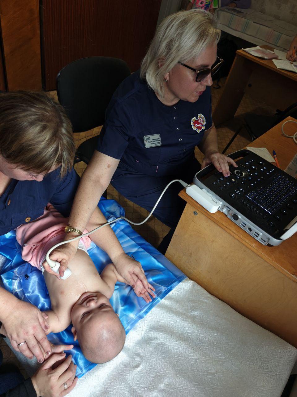 Доктора региона-шефа обследовали пациентов в Артемовске Доктора региона-шефа обследовали пациентов в Артемовске