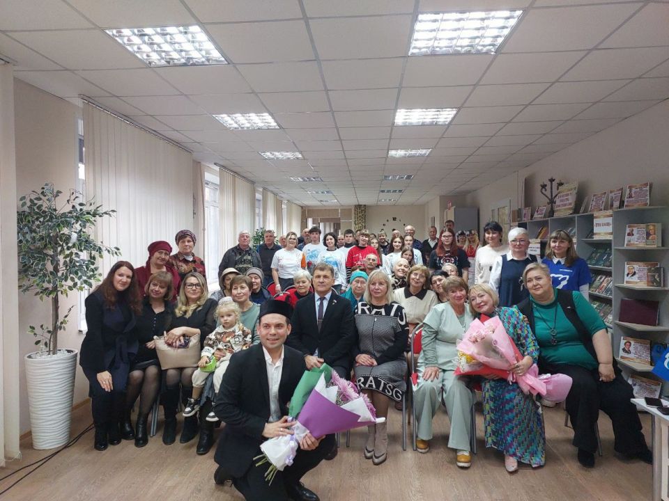 В рамках празднования Дня народного единства 30 октября в Алчевской модельной библиотеке #БИБЛИОПРОСПЕКТ прошел День национальных культур «Многообразие России – наша сила» В рамках празднования Дня народного единства 30 октября в Алчевской модельной библиотеке #БИБЛИОПРОСПЕКТ прошел День национальных культур «Многообразие России – наша сила»