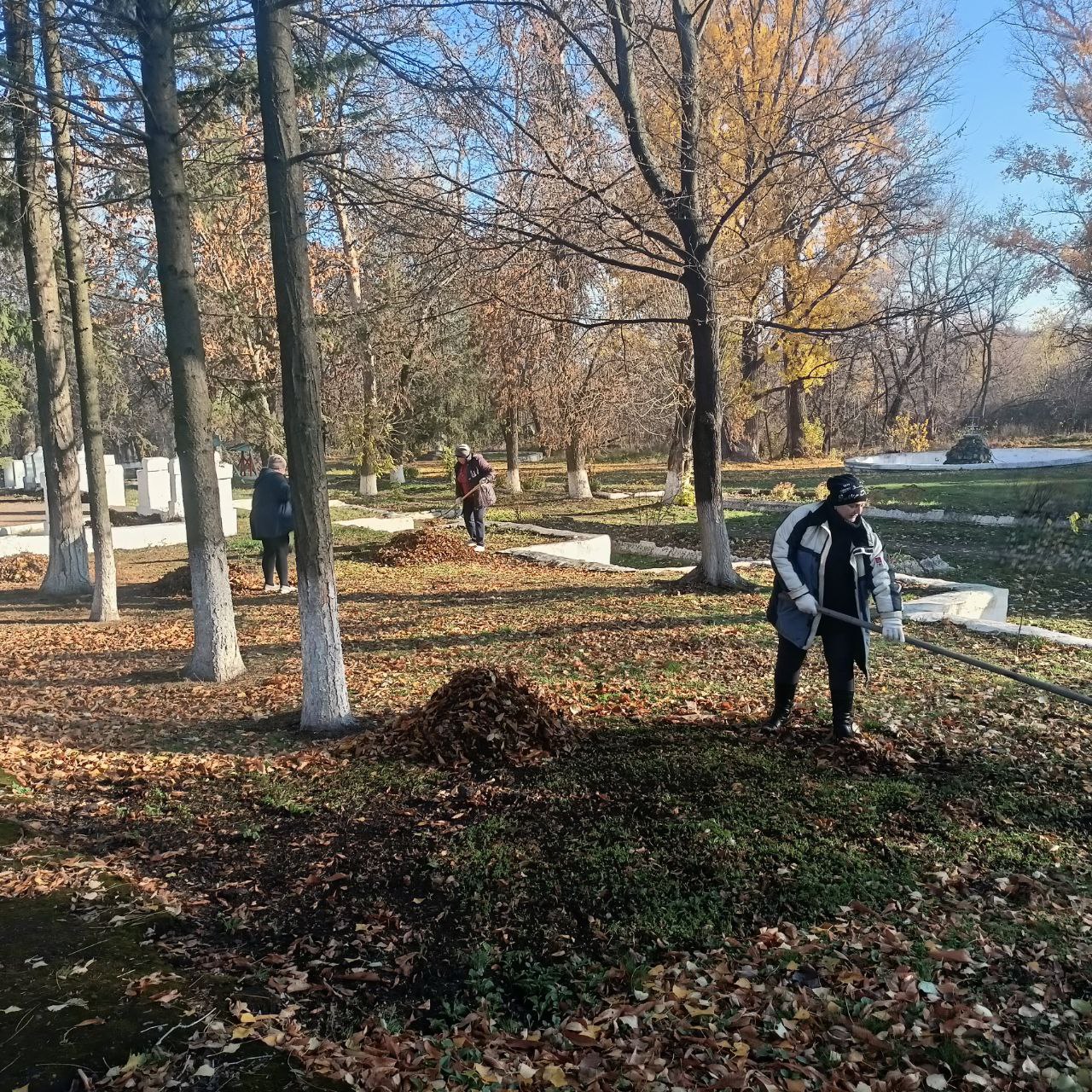 30 октября в пгт. Штеровка состоялся субботник, в котором приняли участие сотрудники ОЖО пгт 30 октября в пгт. Штеровка состоялся субботник, в котором приняли участие сотрудники ОЖО пгт