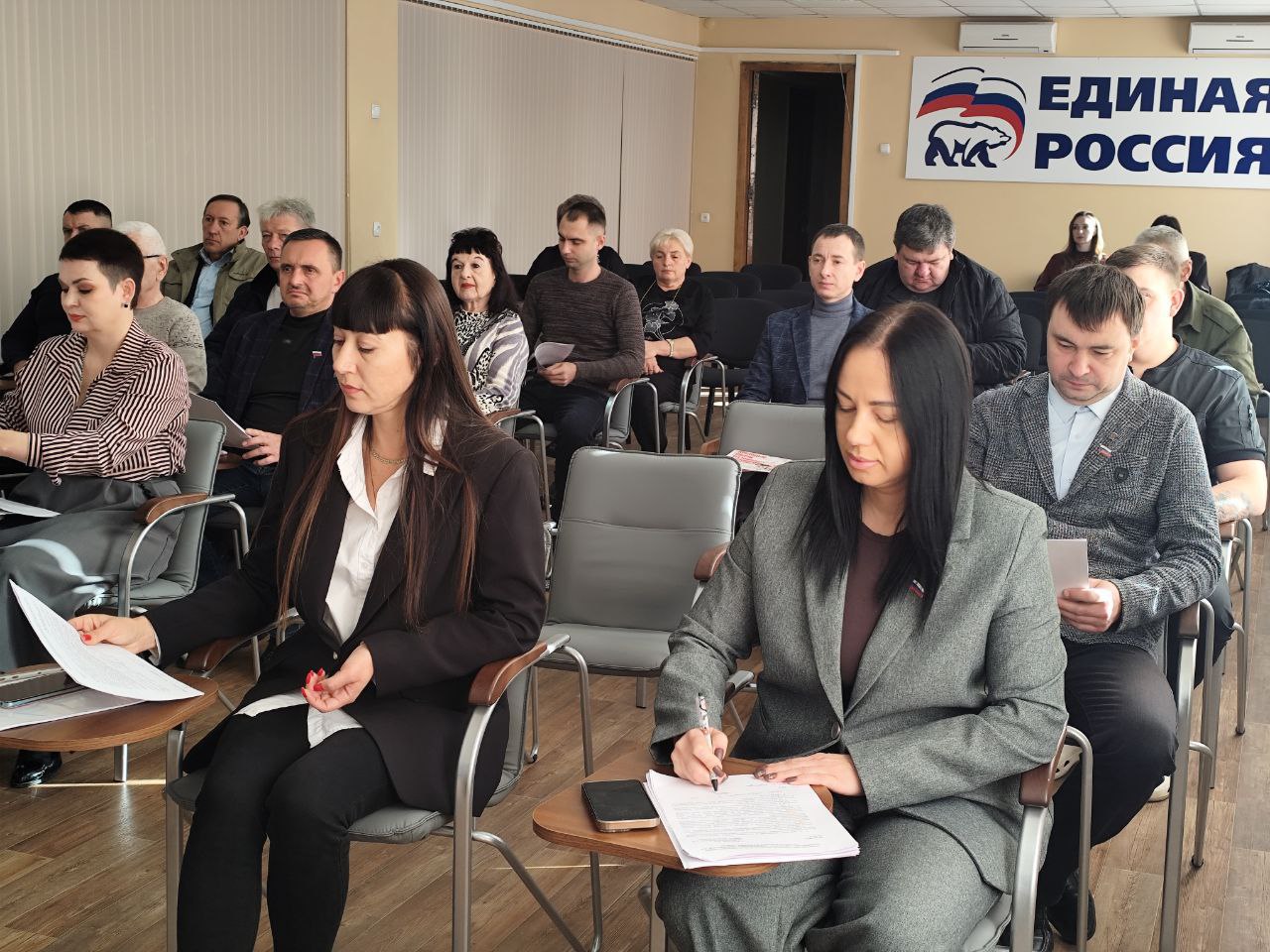 Сегодня, 30 октября 2025 года, прошло очередное заседание Совета городского округа муниципальное образование городской округ город Красный Луч Луганской Народной Республики Сегодня, 30 октября 2025 года, прошло очередное заседание Совета городского округа муниципальное образование городской округ город Красный Луч Луганской Народной Республики