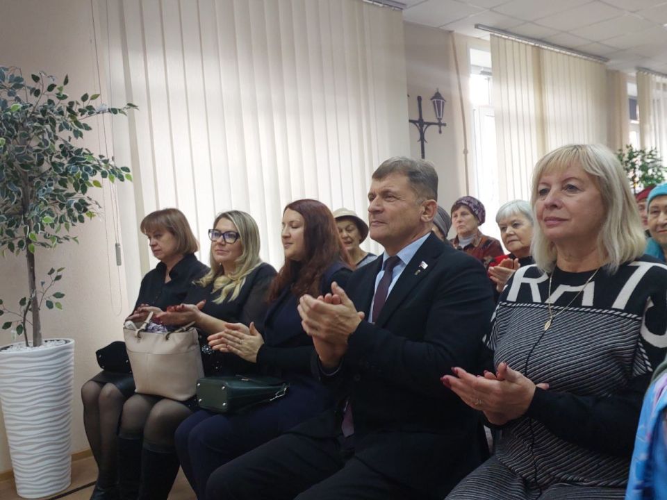 В рамках празднования Дня народного единства 30 октября в Алчевской модельной библиотеке #БИБЛИОПРОСПЕКТ прошел День национальных культур «Многообразие России – наша сила» В рамках празднования Дня народного единства 30 октября в Алчевской модельной библиотеке #БИБЛИОПРОСПЕКТ прошел День национальных культур «Многообразие России – наша сила»