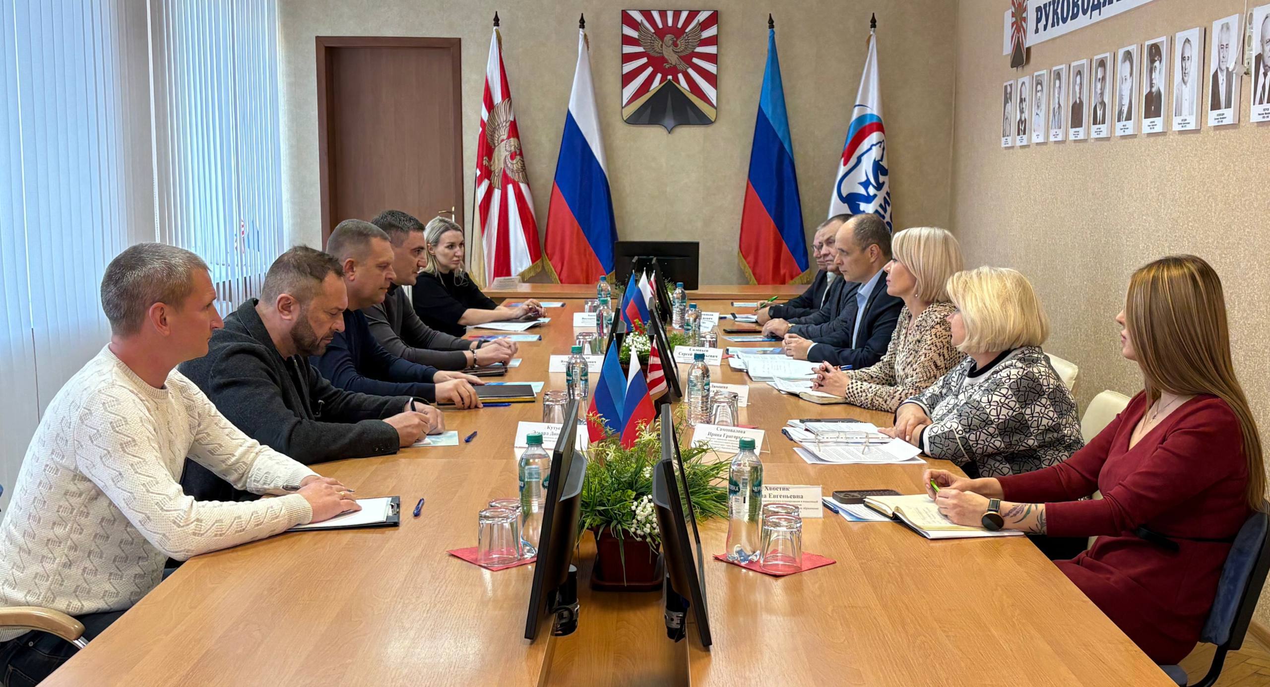 Сергей Соловьев: Наш округ с рабочим визитом посетил Министр промышленности и торговли ЛНР Владислав Варшавский с представителями Министерства и Фонда развития промышленности Республики