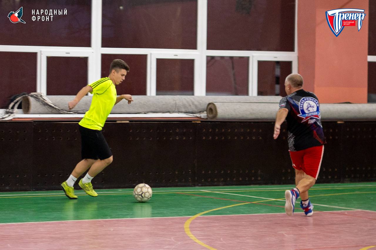 Тренерам посвящается!. Команда молодёжки НФ поздравила тренера Олега Плехова с профессиональным праздником Тренерам посвящается!. Команда молодёжки НФ поздравила тренера Олега Плехова с профессиональным праздником