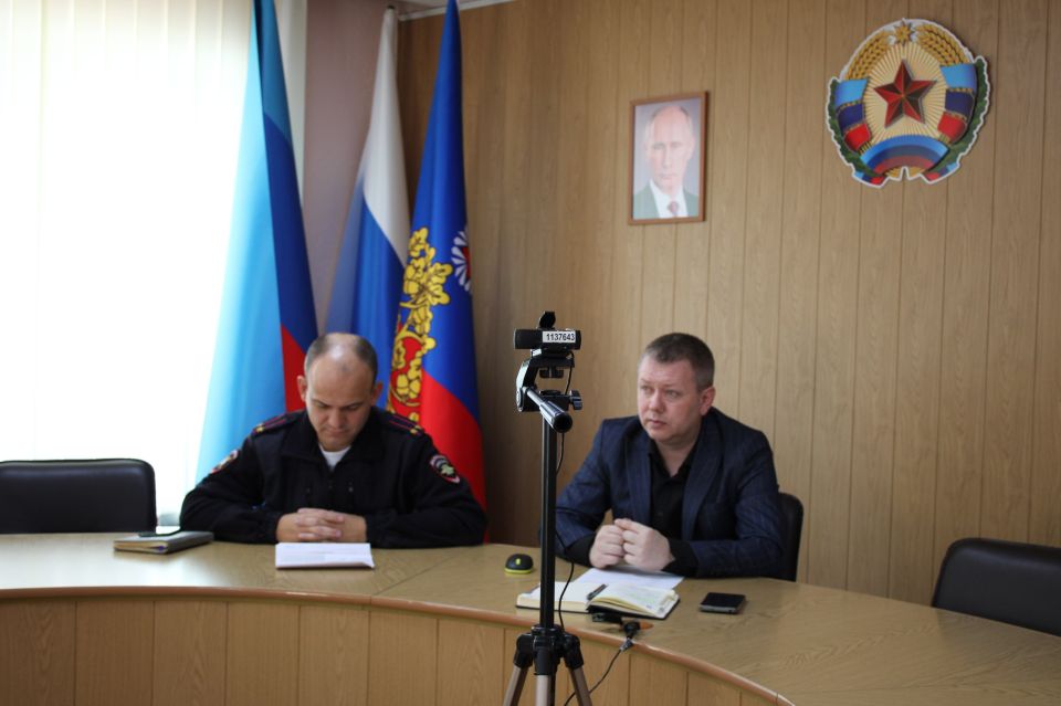 Сегодня временно исполняющий полномочия Главы городского округа город Ровеньки и начальник отдела Госинспекции безопасности дорожного движения отдела МВД "Ровеньковский" приняли участие в заседании комиссии Луганской... Сегодня временно исполняющий полномочия Главы городского округа город Ровеньки и начальник отдела Госинспекции безопасности дорожного движения отдела МВД "Ровеньковский" приняли участие в заседании комиссии Луганской...