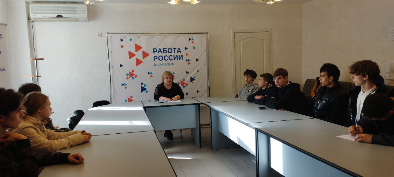 Партийный проект "Моя карьера с Единой Россией": День открытых дверей в отделении Республиканского центра занятости в г.Красный Луч Партийный проект "Моя карьера с Единой Россией": День открытых дверей в отделении Республиканского центра занятости в г.Красный Луч