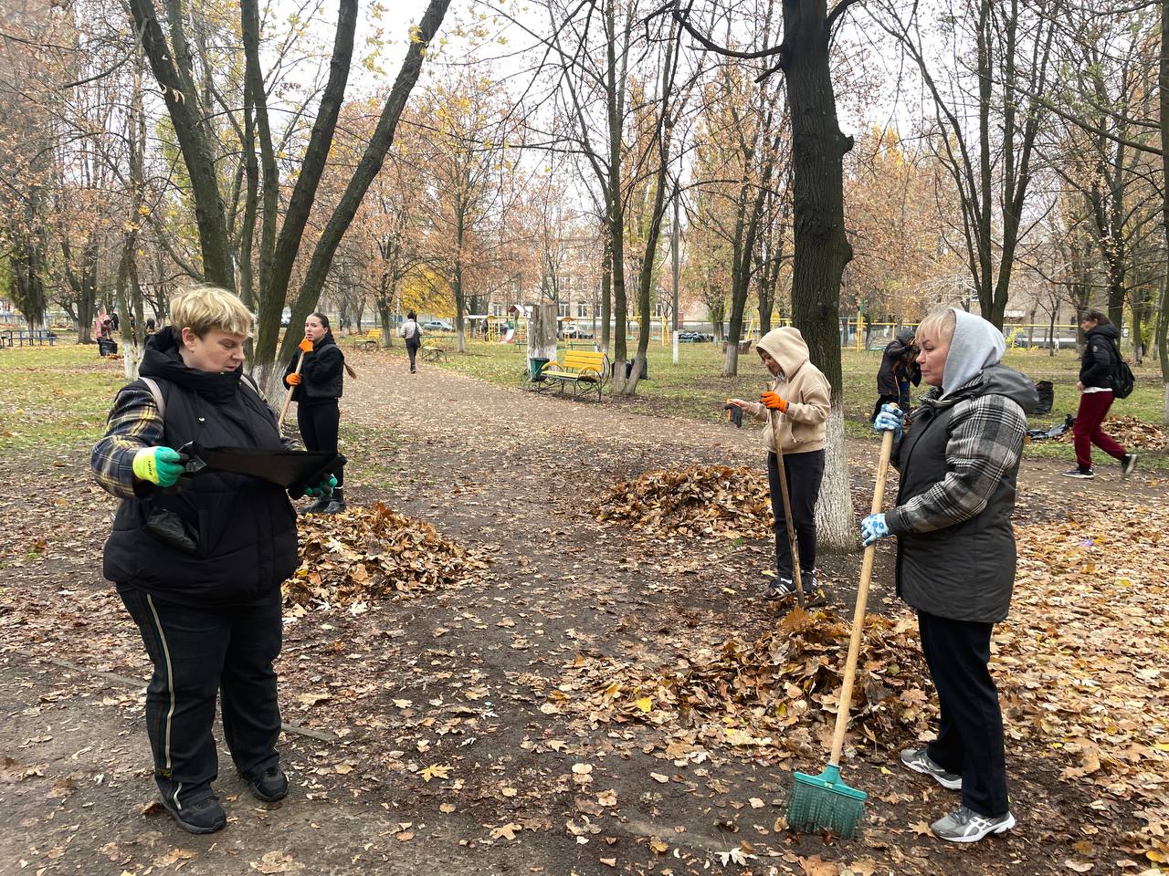 Жители города Суходольска приняли участие в общественном субботнике Жители города Суходольска приняли участие в общественном субботнике