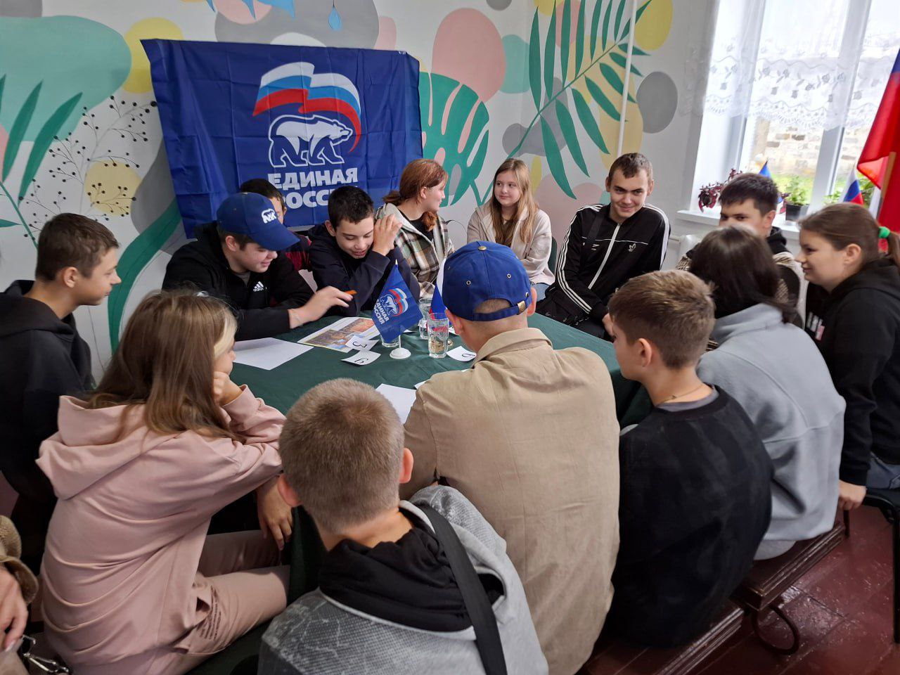 В преддверии Дня народного единства в филиале № 2 "Ландратовский сельский клуб" при непосредственном участии сторонника партии «ЕДИНАЯ РОССИЯ» Дарьи Гузиеватой - заведующего филиалом № 2 "Лантратовский сельский клуб"... В преддверии Дня народного единства в филиале № 2 "Ландратовский сельский клуб" при непосредственном участии сторонника партии «ЕДИНАЯ РОССИЯ» Дарьи Гузиеватой - заведующего филиалом № 2 "Лантратовский сельский клуб"...