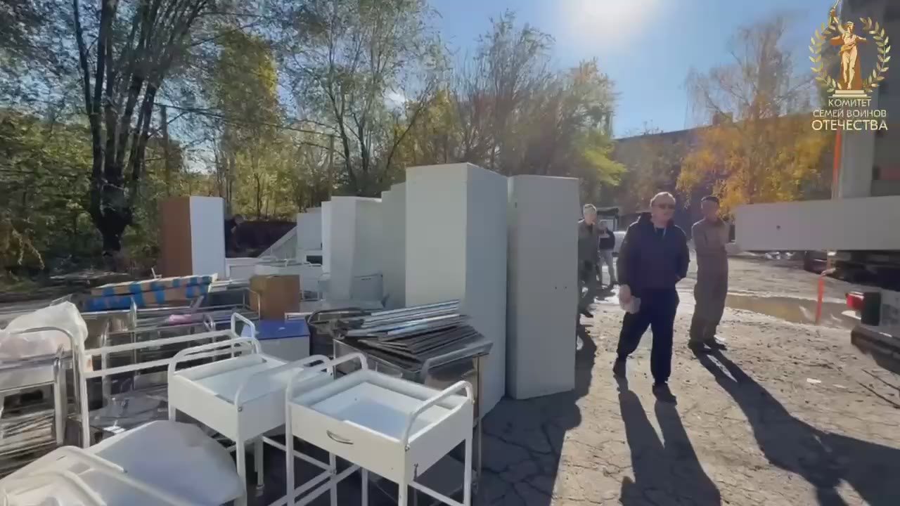 Новым госпиталям быть!. Комитет семей воинов отечества ЛНР при поддержке уполномоченного по правам человека в ЛНР Анны Сороки отгрузили важный и нужный груз — медицинскую мебель для госпиталей