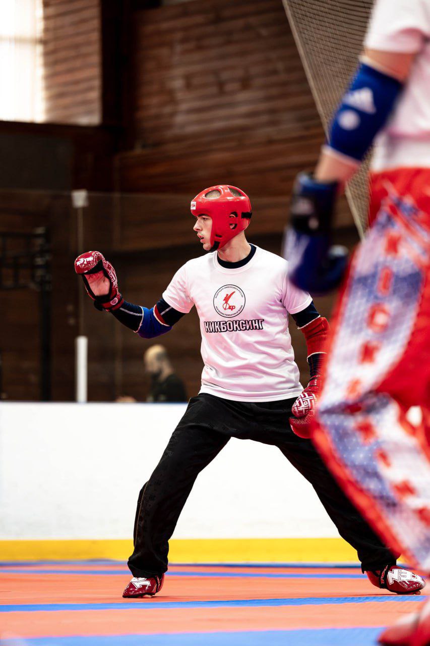 Луганский кикбоксер принял участие в учебно-тренировочных сборах в Тульской области Луганский кикбоксер принял участие в учебно-тренировочных сборах в Тульской области