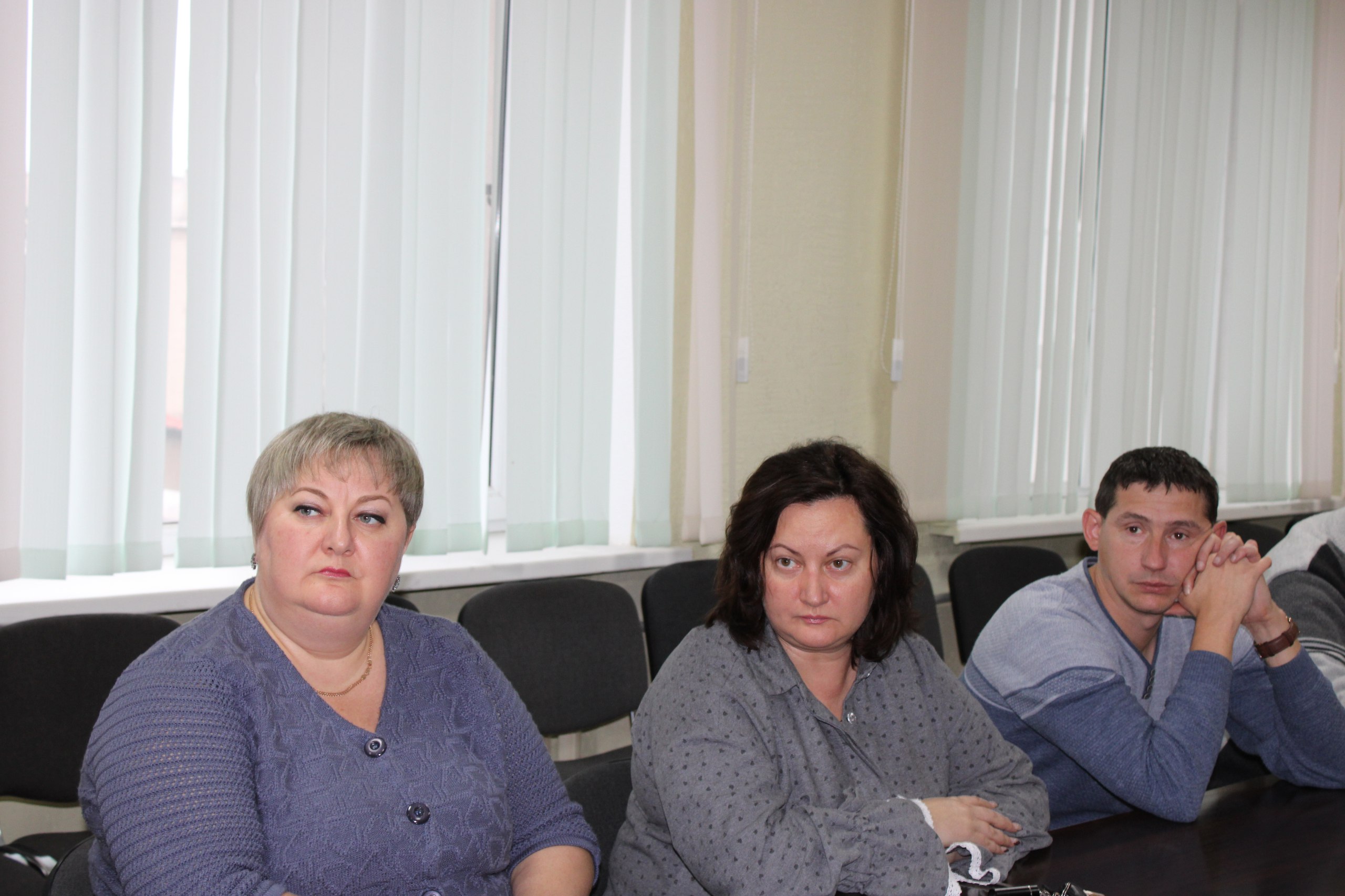 Представители ОМВД России Ровеньковский провели встречу с сотрудниками Администрации городского округа по вопросам кибермошенничества Представители ОМВД России Ровеньковский провели встречу с сотрудниками Администрации городского округа по вопросам кибермошенничества