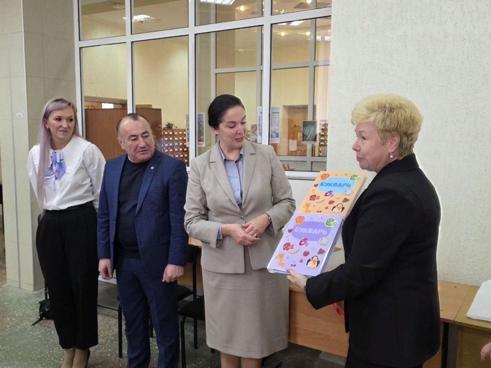 Ольга Бас: В преддверии Дня народного единства посетила Луганский государственный педагогический университет (ЛГПУ), где для студентов и гостей вуза был организован увлекательный экскурс в историю Букваря и Азбуки Ольга Бас: В преддверии Дня народного единства посетила Луганский государственный педагогический университет (ЛГПУ), где для студентов и гостей вуза был организован увлекательный экскурс в историю Букваря и Азбуки