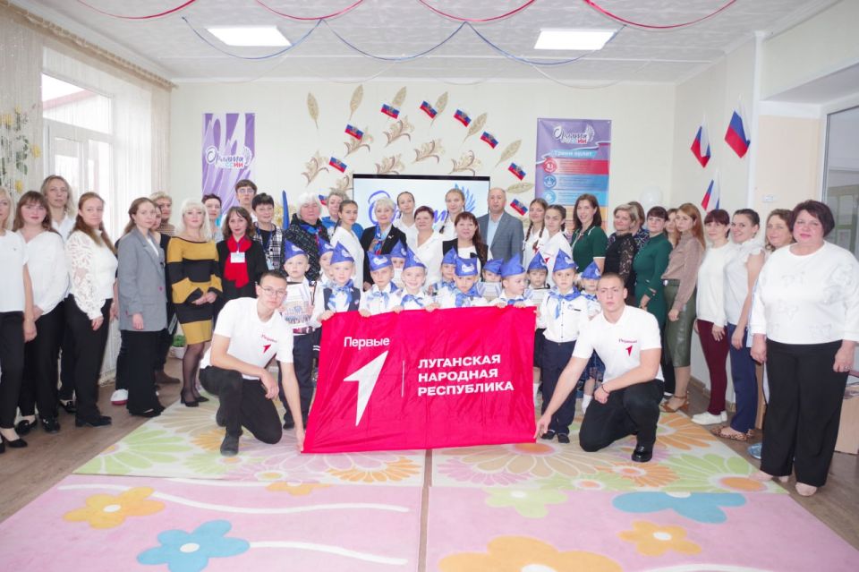 Сегодня в торжественной обстановке в Родаковском ясли-саду «Рябинушка» прошла церемония посвящения воспитанников детского сада в ряды «Орлят-дошколят» Сегодня в торжественной обстановке в Родаковском ясли-саду «Рябинушка» прошла церемония посвящения воспитанников детского сада в ряды «Орлят-дошколят»