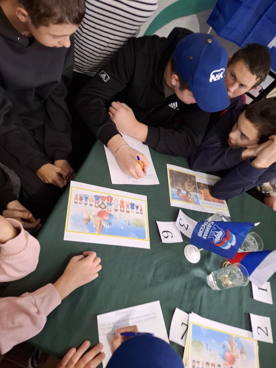 В преддверии Дня народного единства в филиале № 2 "Ландратовский сельский клуб" при непосредственном участии сторонника партии «ЕДИНАЯ РОССИЯ» Дарьи Гузиеватой - заведующего филиалом № 2 "Лантратовский сельский клуб"... В преддверии Дня народного единства в филиале № 2 "Ландратовский сельский клуб" при непосредственном участии сторонника партии «ЕДИНАЯ РОССИЯ» Дарьи Гузиеватой - заведующего филиалом № 2 "Лантратовский сельский клуб"...