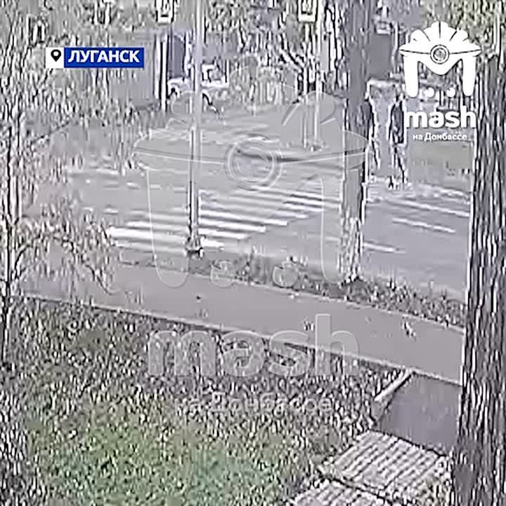 Легковушка на большой скорости сбила пешехода в Луганске