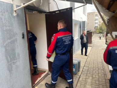 Сегодня добровольцы ССО "Молодогвардеец" ЛугРО ВСКС, студенты КФИиМ (филиал) ЛГУ им.В.Даля оказали помощь МБУ ДО "Краснодонская спортивная школа №1" в разгрузке средств для очистки и обеззараживания воды в бассейне, которые...