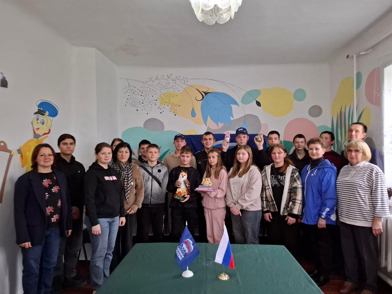 В преддверии Дня народного единства в филиале № 2 "Ландратовский сельский клуб" при непосредственном участии сторонника партии «ЕДИНАЯ РОССИЯ» Дарьи Гузиеватой - заведующего филиалом № 2 "Лантратовский сельский клуб"... В преддверии Дня народного единства в филиале № 2 "Ландратовский сельский клуб" при непосредственном участии сторонника партии «ЕДИНАЯ РОССИЯ» Дарьи Гузиеватой - заведующего филиалом № 2 "Лантратовский сельский клуб"...