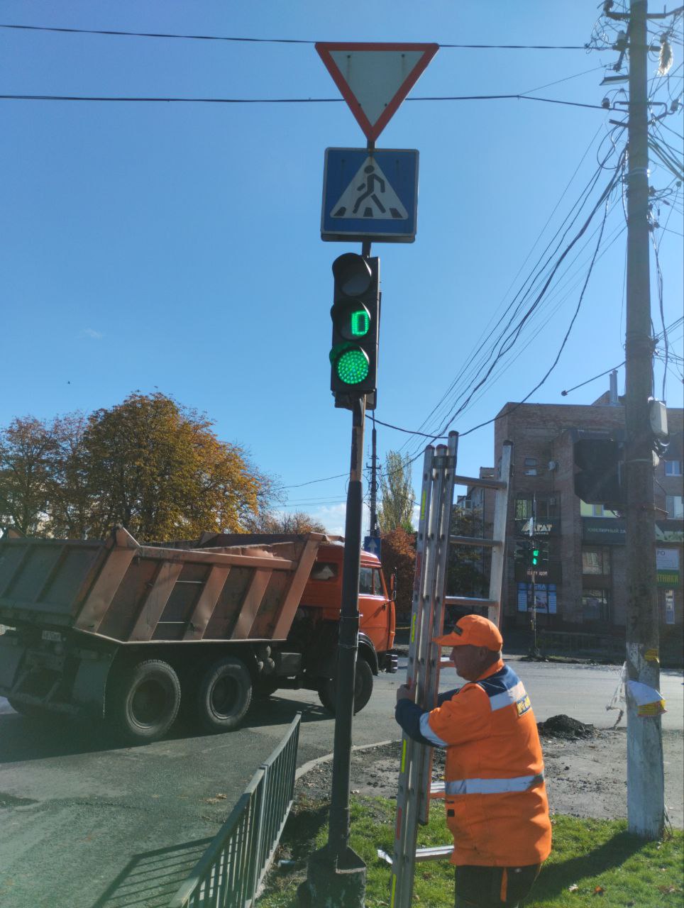 Внимание!. Администрация городского округа город Ровеньки Луганской Народной Республики информирует, что подрядной организацией проводятся работы по устранению неисправностей на светофорных объектах на пересечении ул.... Внимание!. Администрация городского округа город Ровеньки Луганской Народной Республики информирует, что подрядной организацией проводятся работы по устранению неисправностей на светофорных объектах на пересечении ул....
