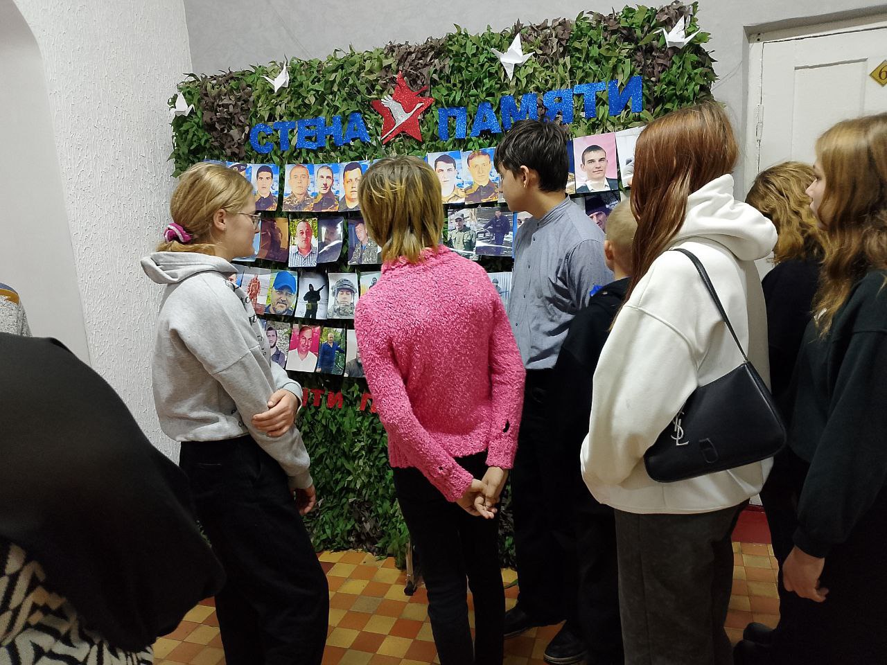 Учащиеся Благовского УВК им. А.М. Крюкова посетили школьный музей боевой итрудовой славы «Память» в Ясеновской гимназии имени Ю.В. Стеценко Учащиеся Благовского УВК им. А.М. Крюкова посетили школьный музей боевой итрудовой славы «Память» в Ясеновской гимназии имени Ю.В. Стеценко