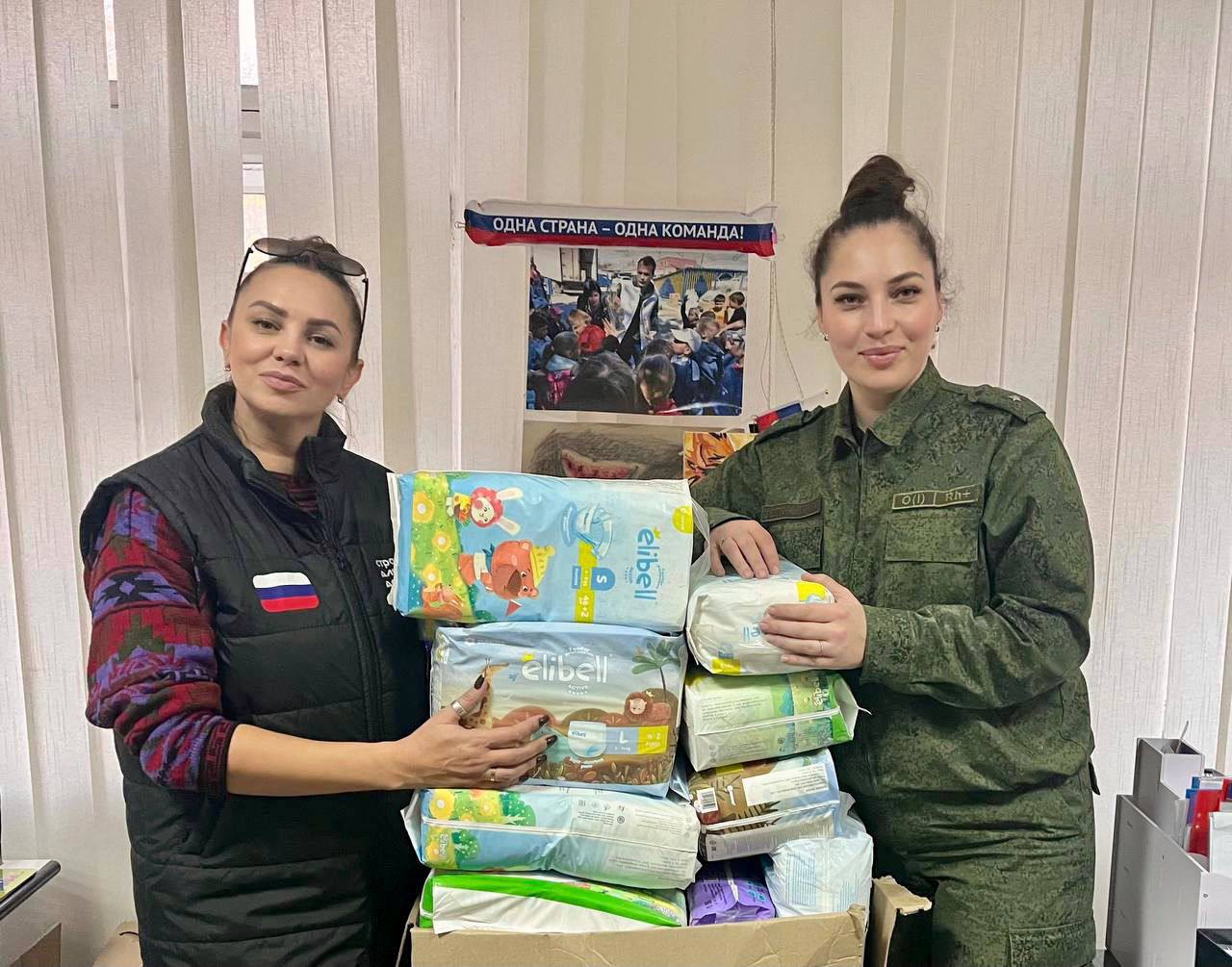 В Луганске офицеры СК России передали гуманитарную помощь детскому благотворительному фонду